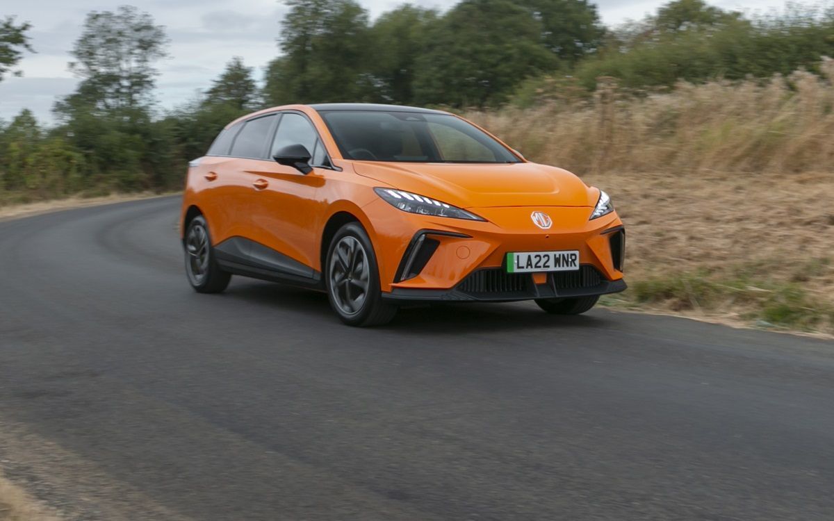 MG celebra su centenario rebajando más de un 45% el precio de su eléctrico más vendido