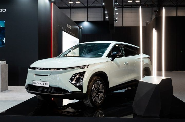 Imagen nuevo Omoda 5 EV tres cuartos delantero