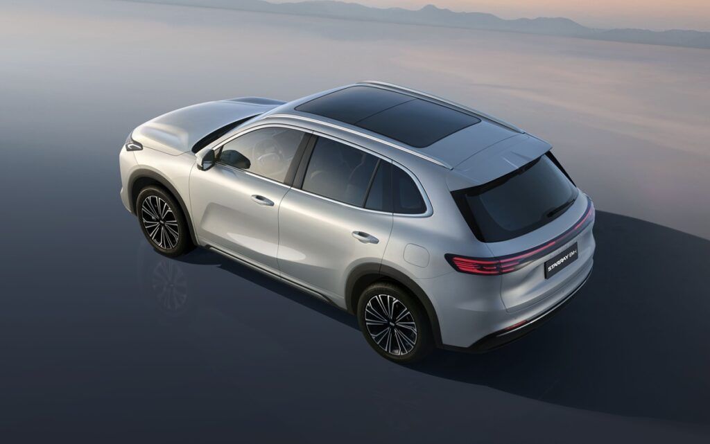 Imagen tres cuartos trasero Geely Starray
